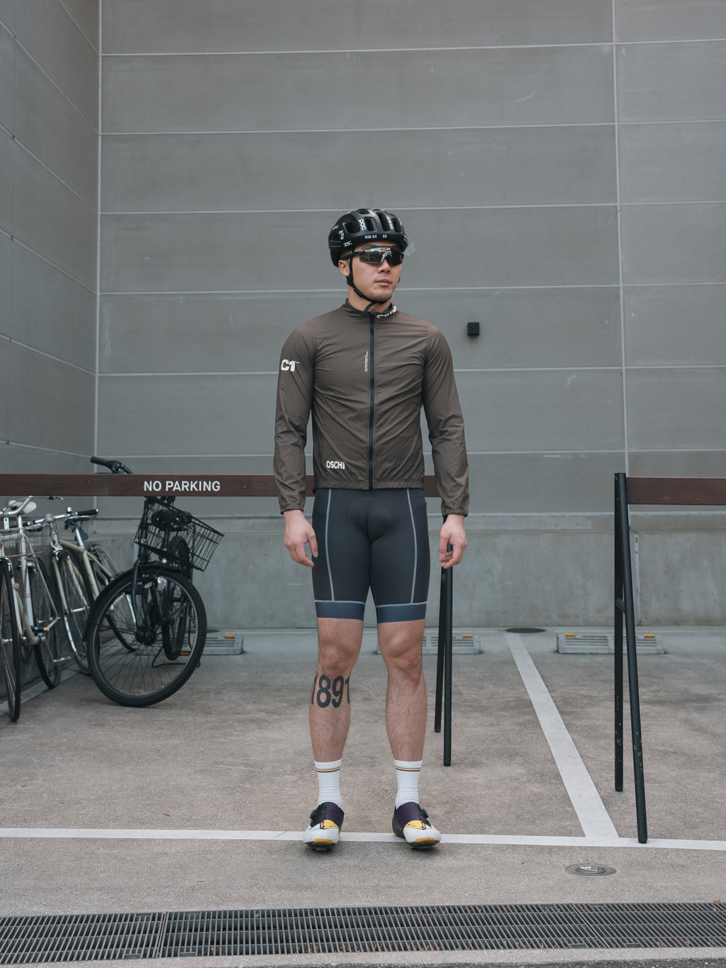 C1.2.3 棕色轻薄夹克