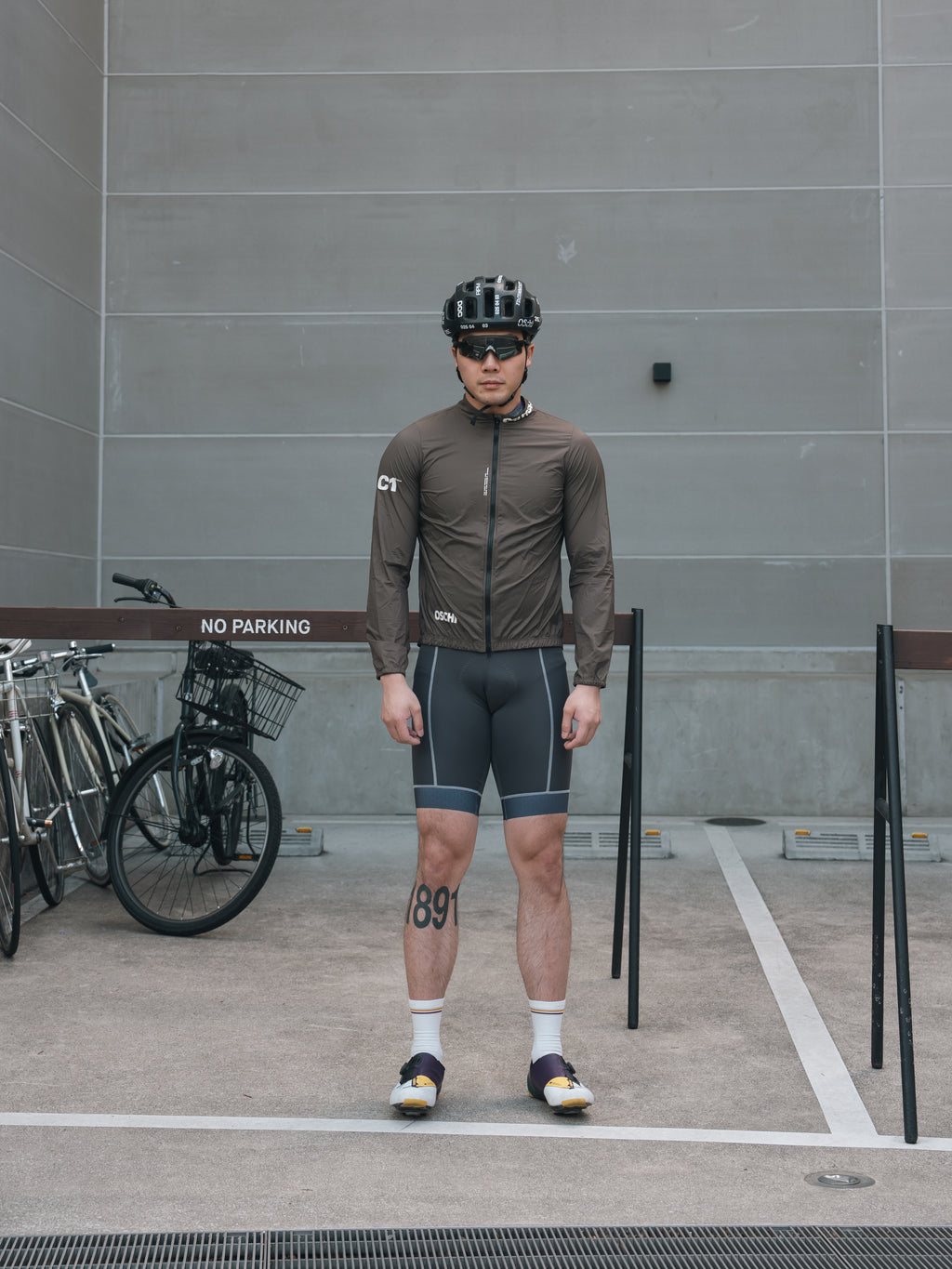 C1.2.3 棕色轻薄夹克