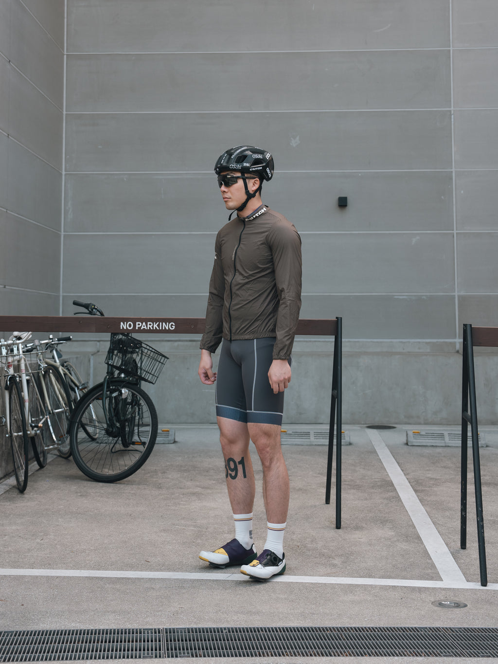 C1.2.3 棕色轻薄夹克