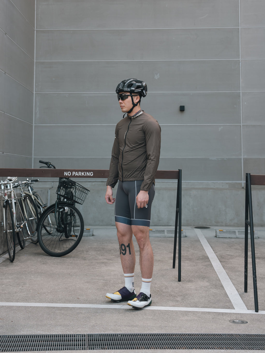 C1.2.3 棕色轻薄夹克