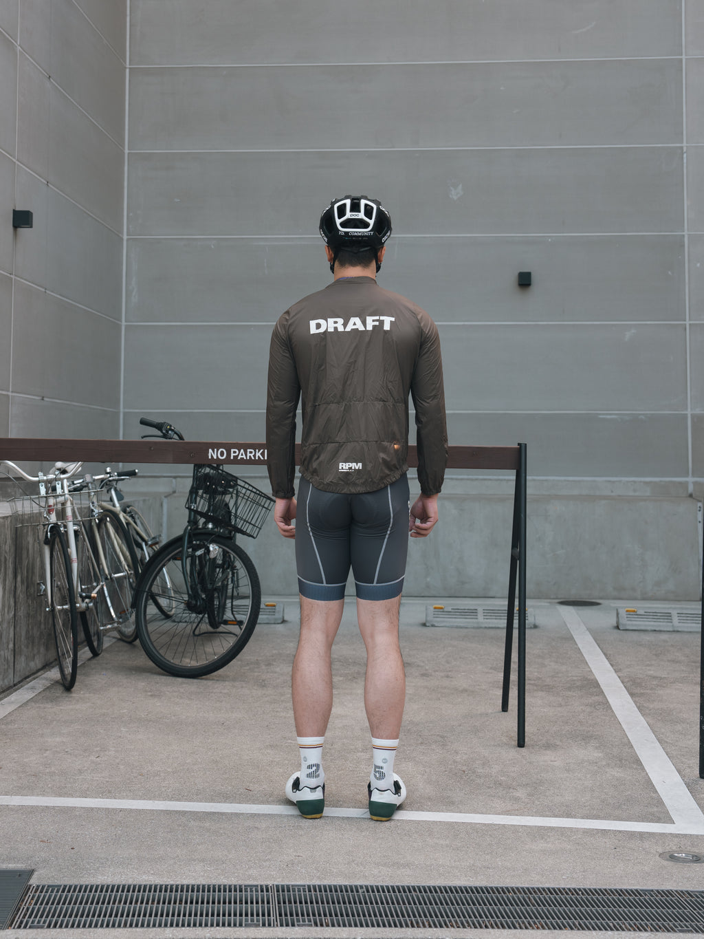 C1.2.3 棕色轻薄夹克