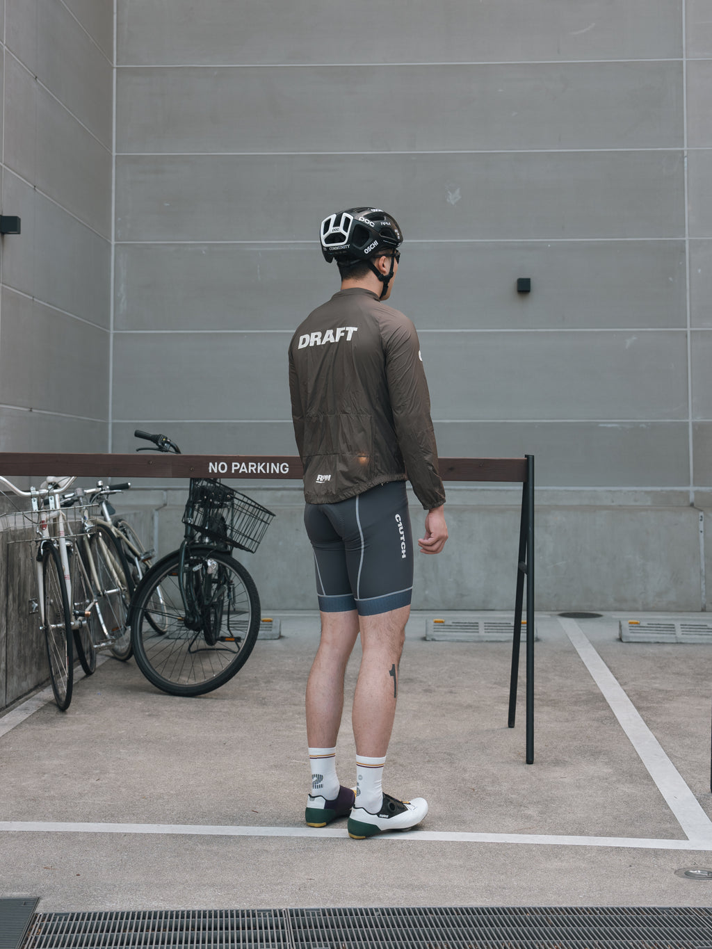 C1.2.3 棕色轻薄夹克