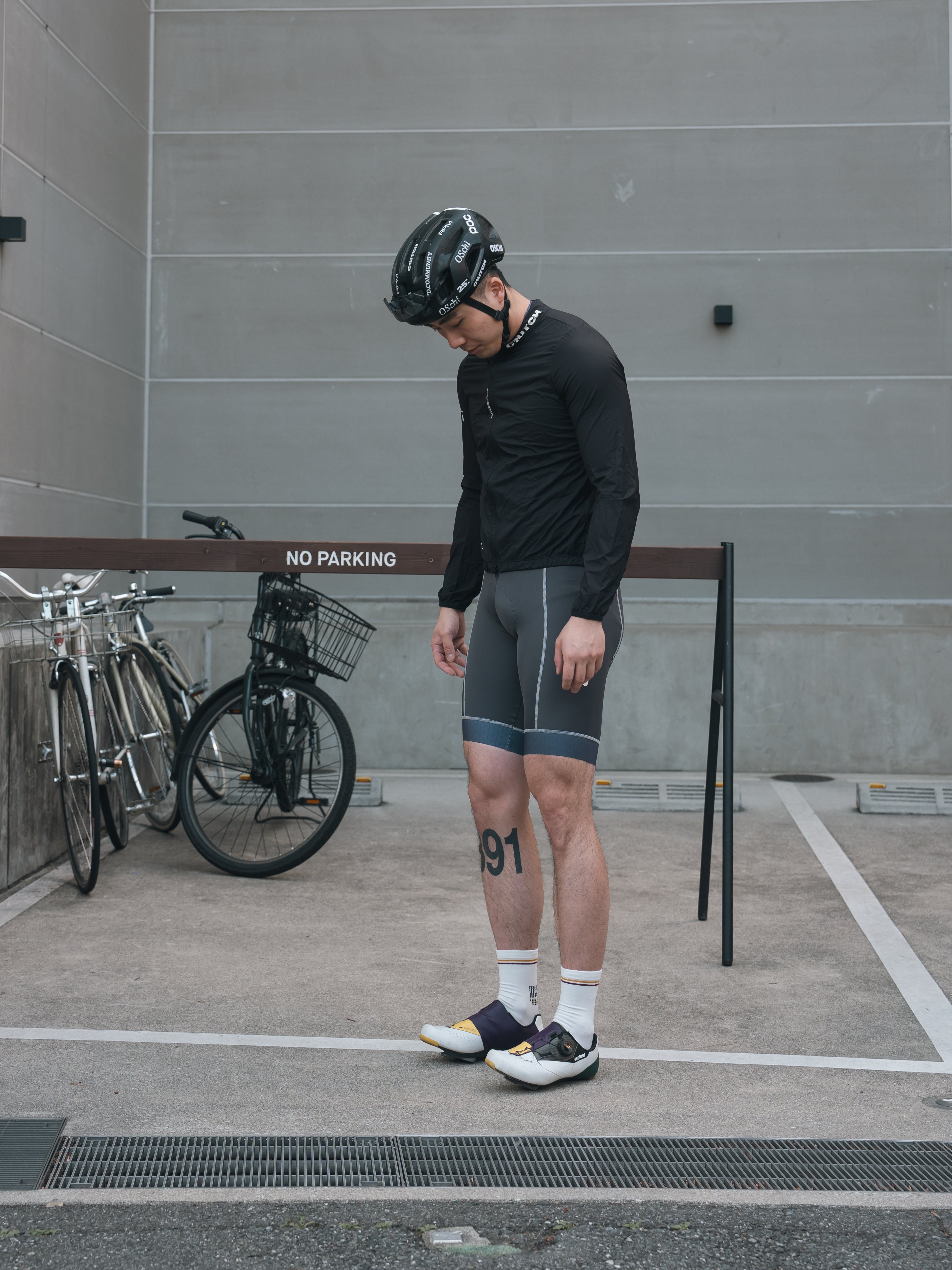 C1.2.4 黑色轻薄夹克