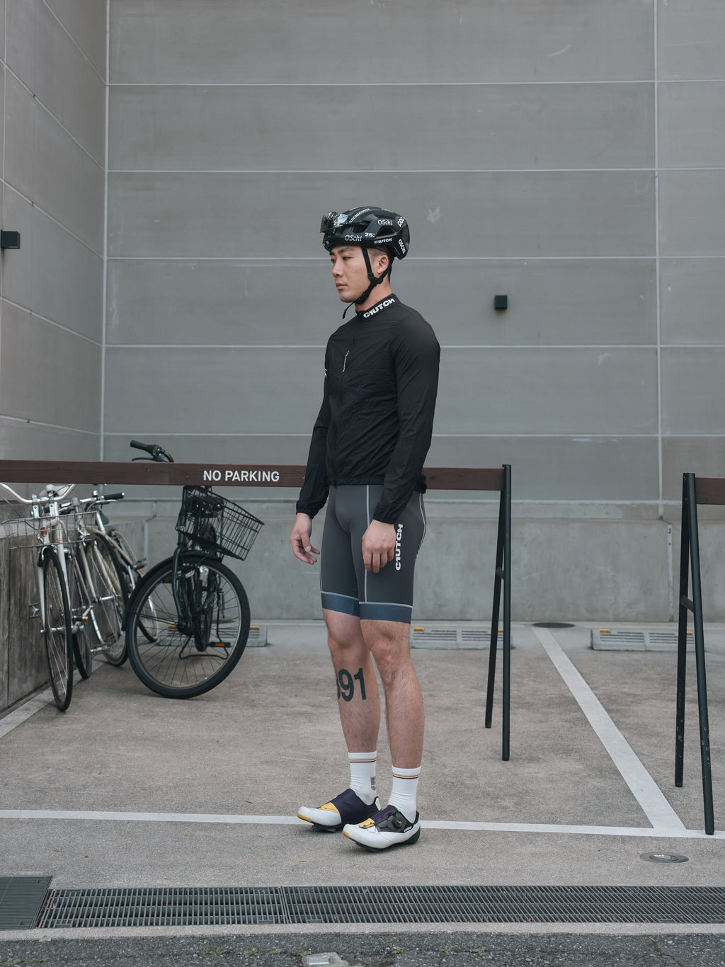 C1.2.4 黑色轻薄夹克