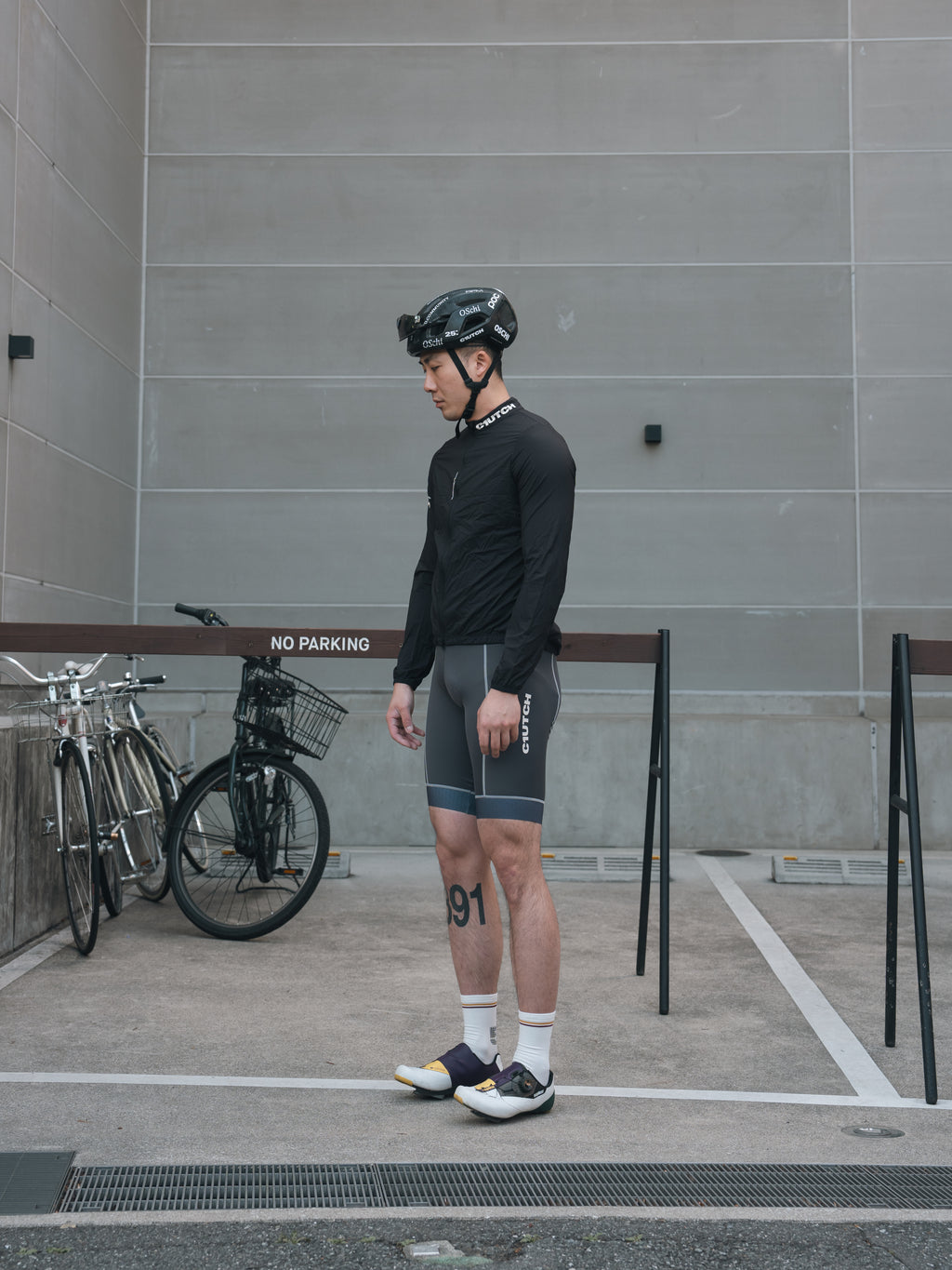 C1.2.4 黑色轻薄夹克