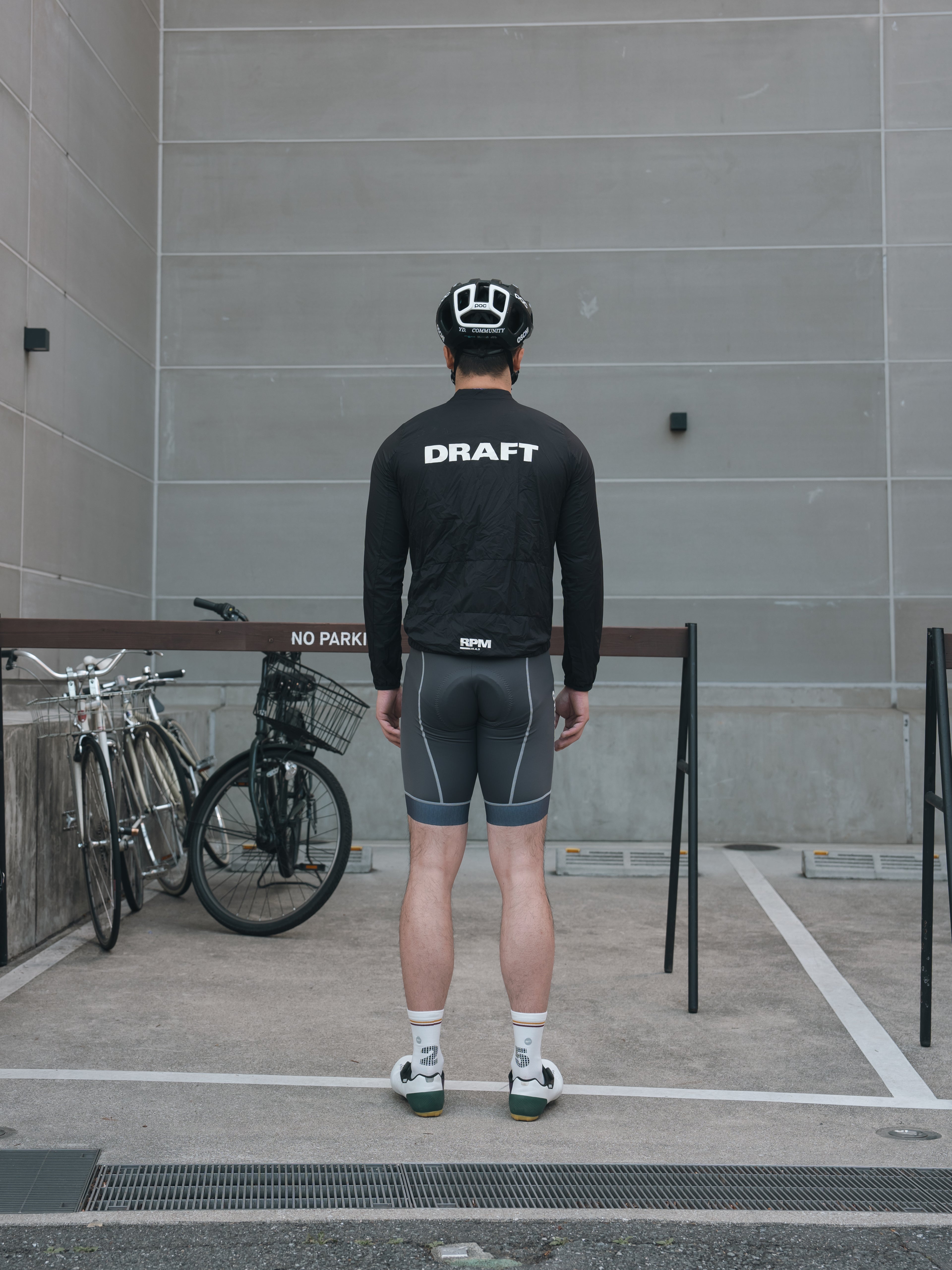 C1.2.4 黑色轻薄夹克