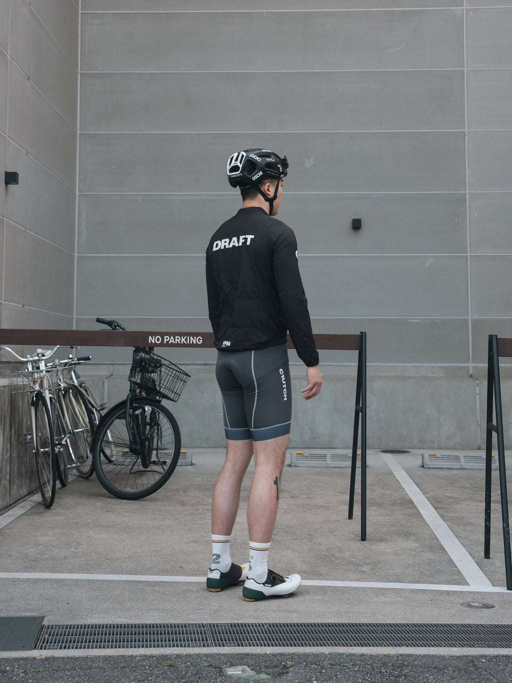 C1.2.4 黑色轻薄夹克