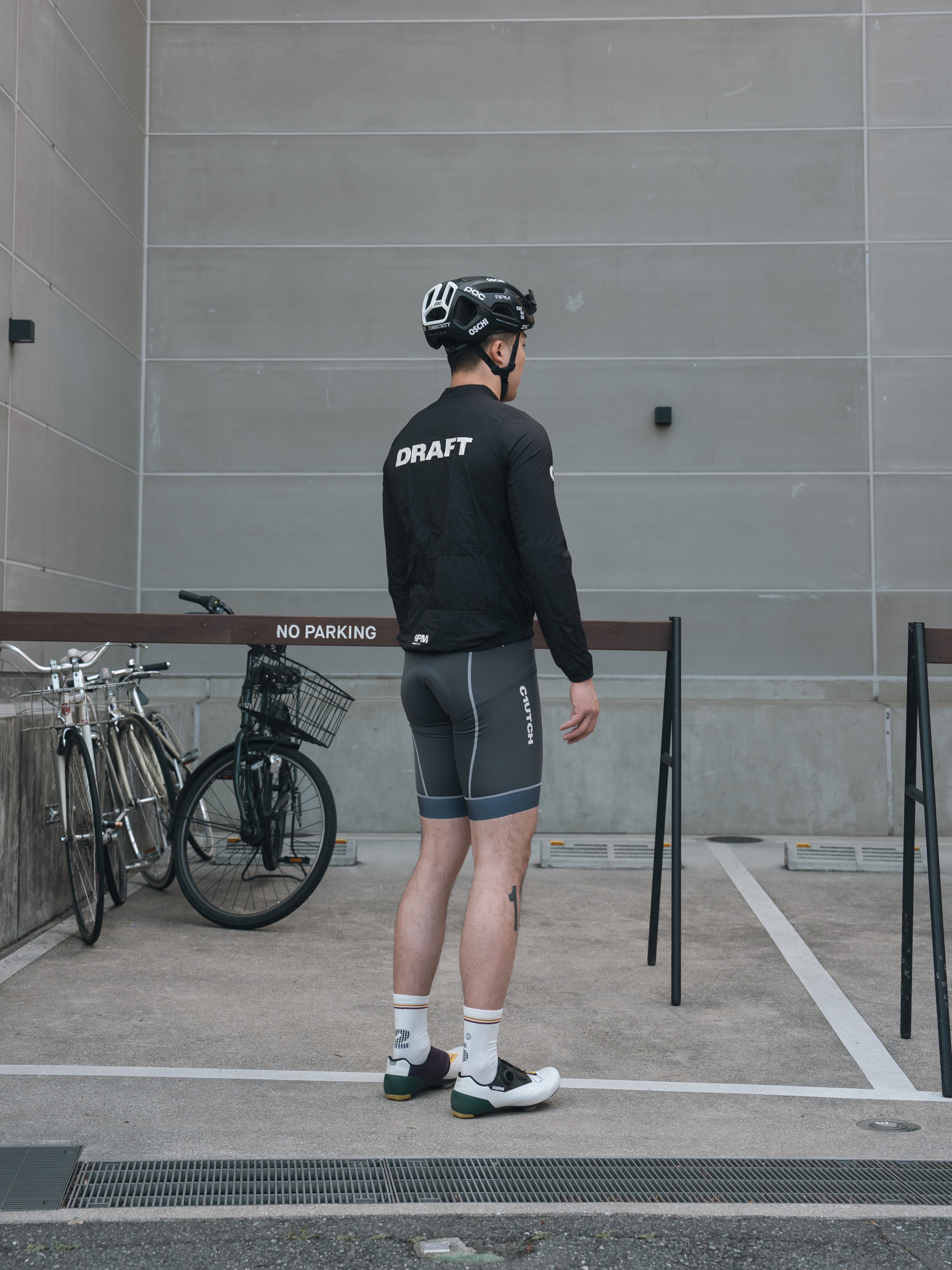 C1.2.4 黑色轻薄夹克