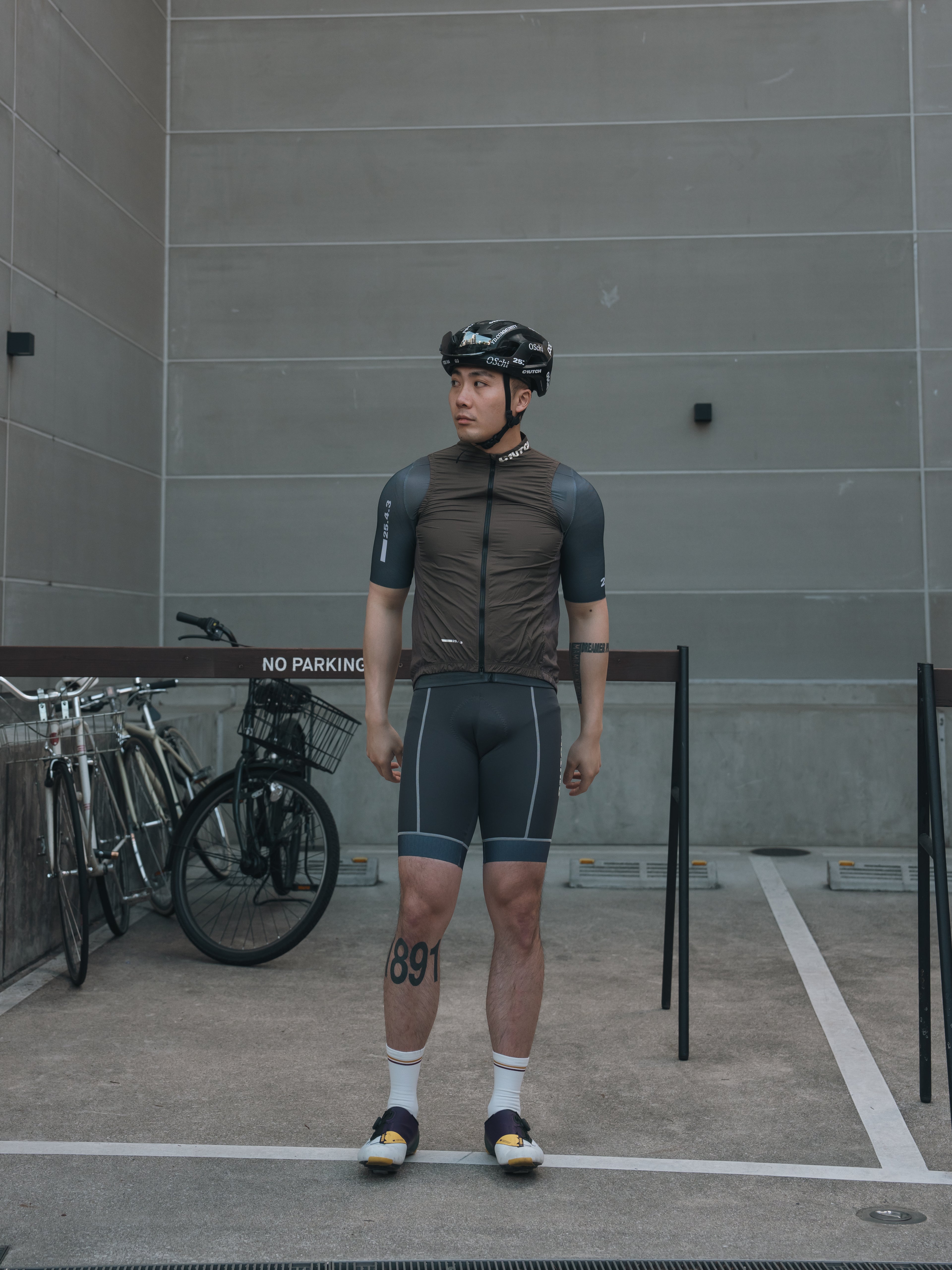 C1.2.6棕色轻量化马甲