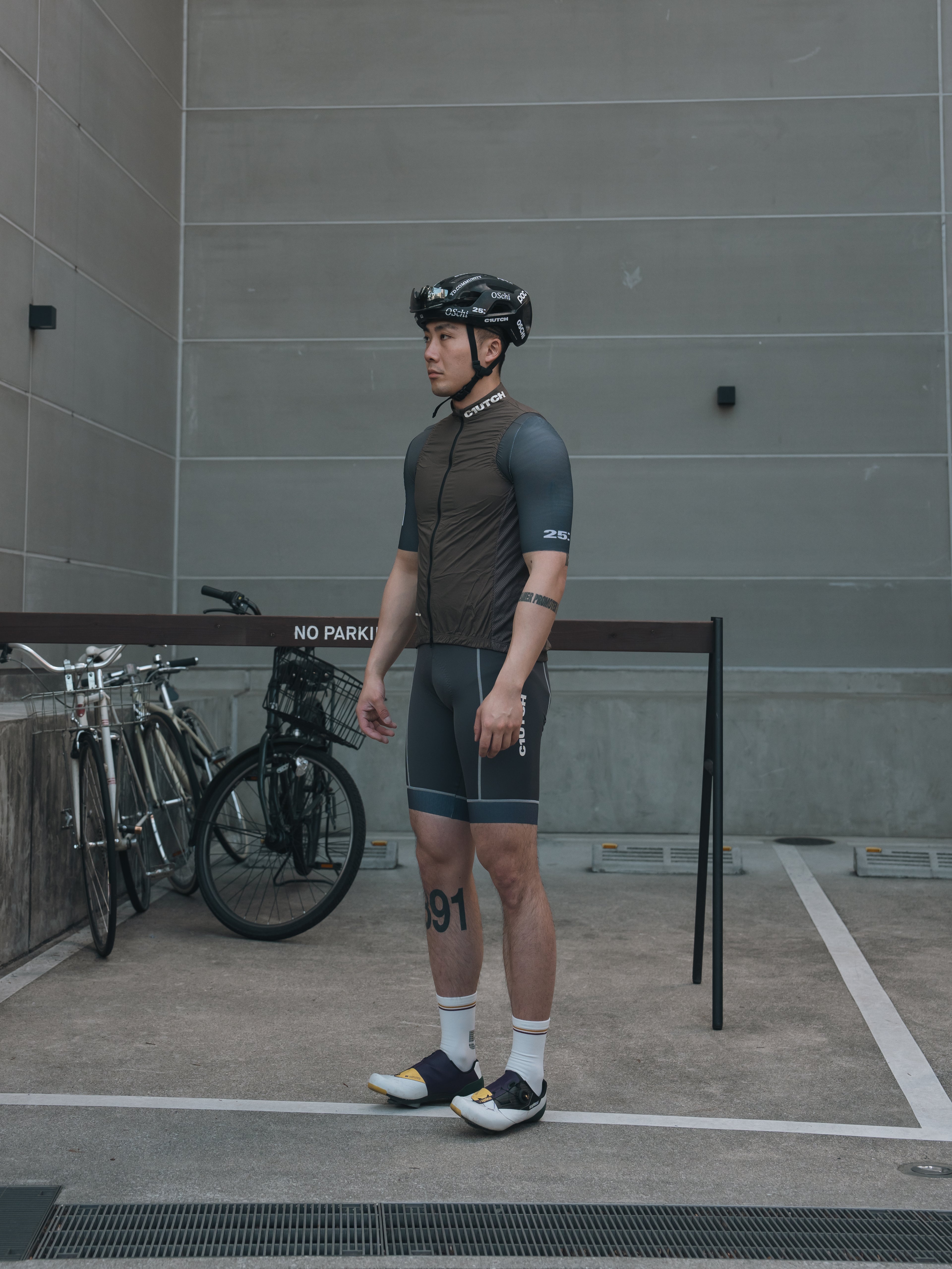 C1.2.6棕色轻量化马甲