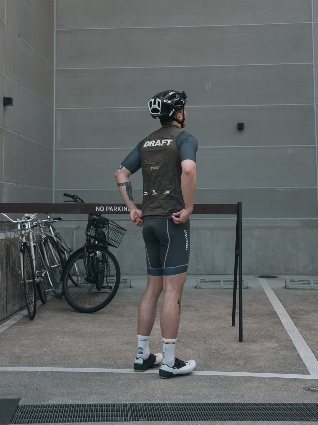 C1.2.6棕色轻量化马甲