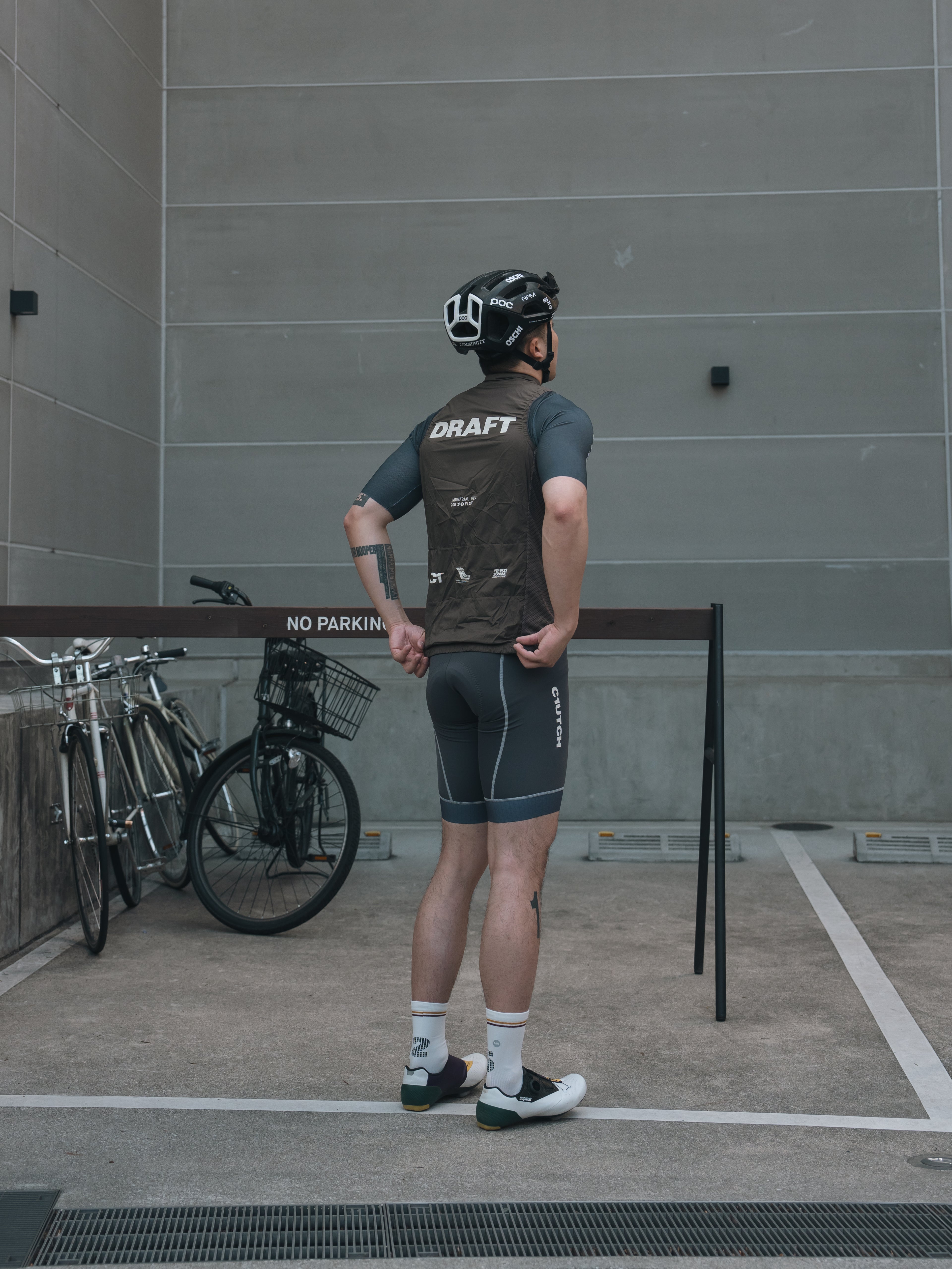 C1.2.6棕色轻量化马甲