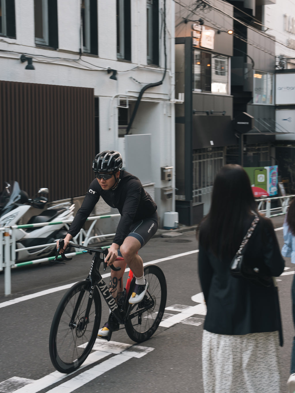 C1.2.4 黑色轻薄夹克