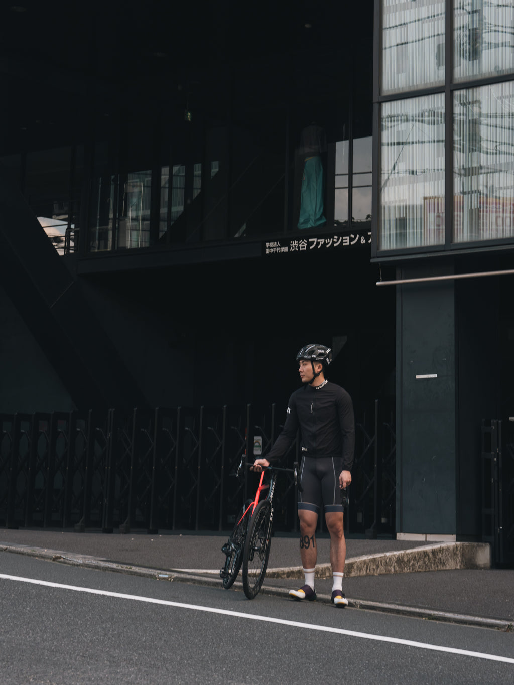 C1.2.4 黑色轻薄夹克