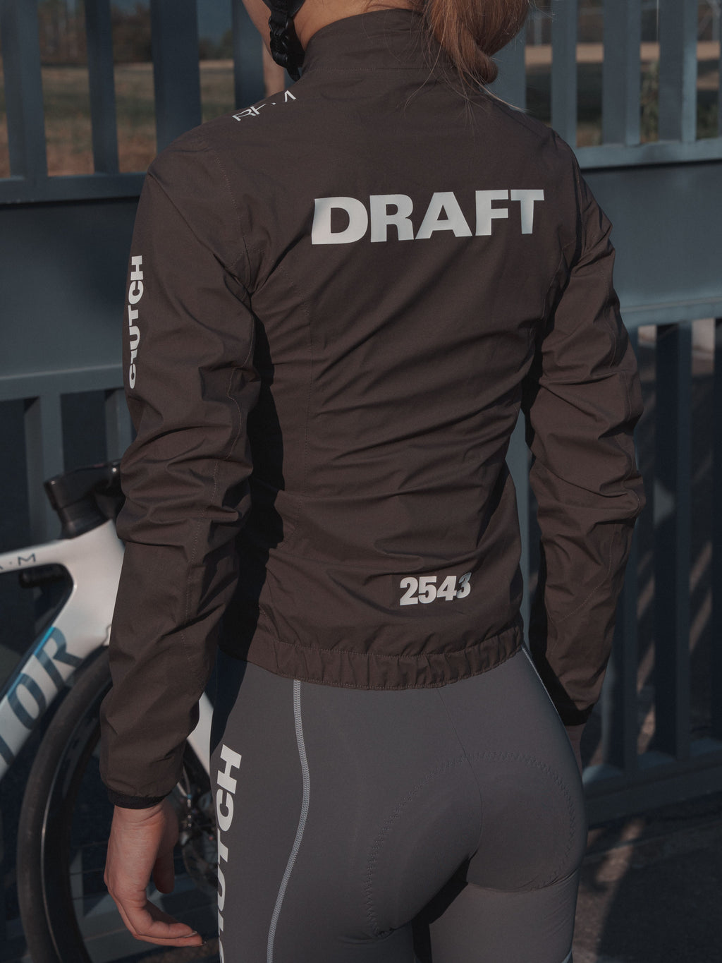 C1.2.37 棕色防风防雨夹克